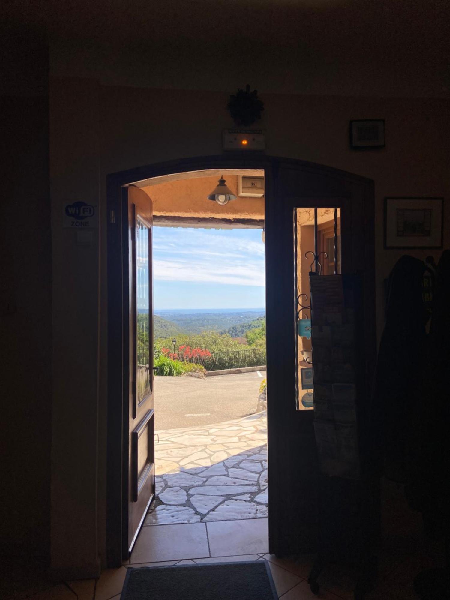 Hotel Les Belles Terrasses Tourrettes-sur-Loup Exterior foto
